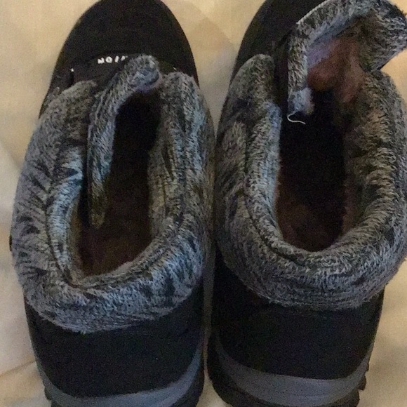 NWOT Women’s Winter Boots - Picture 2 of 5